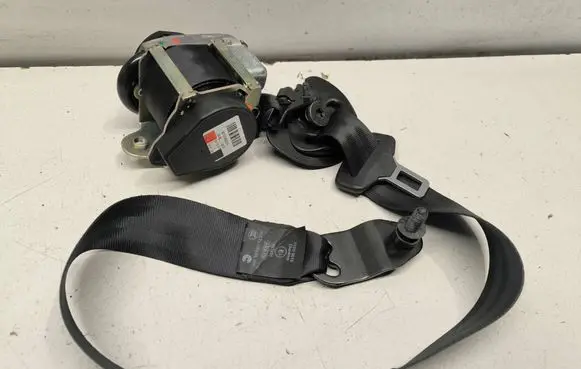 Land Rover Evoque I Front seatbelt BJ32611B09CD