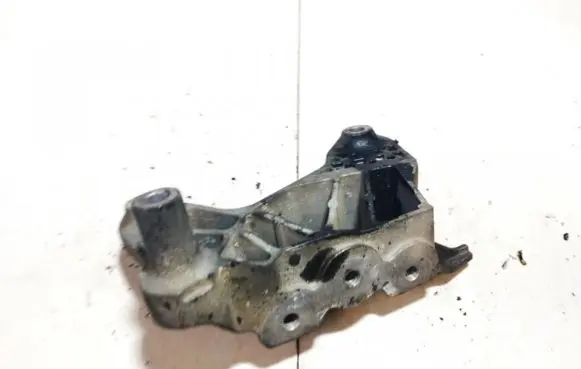 Opel Astra J Engine mounting bracket v06128