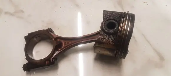 Lexus IS 200-300 Piston with connecting rod