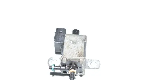 BMW 5 E39 Vacuum valve 1742711