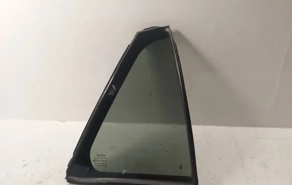 Toyota Avensis T270 Rear vent window glass 6812305110 6818805070