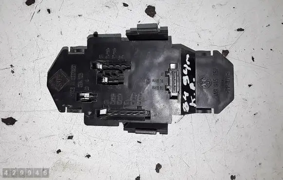 Volkswagen PASSAT B4 Tail light bulb cover holder 3a9945257