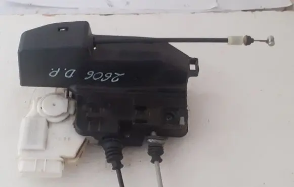 KIA Carens III Front door lock 813591D010