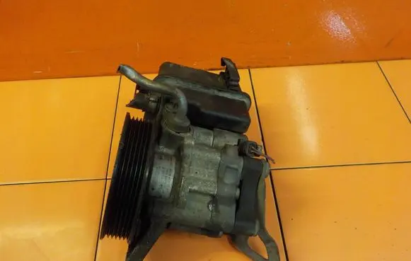 Mercedes-Benz C W204 Power steering pump A0064661501