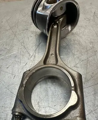Volvo XC60 Piston with connecting rod 81L123