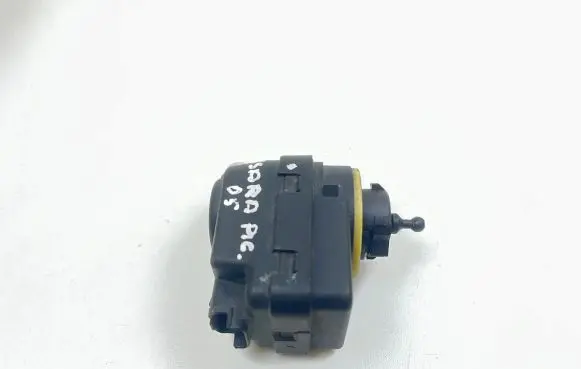 Headlight level adjustment motor