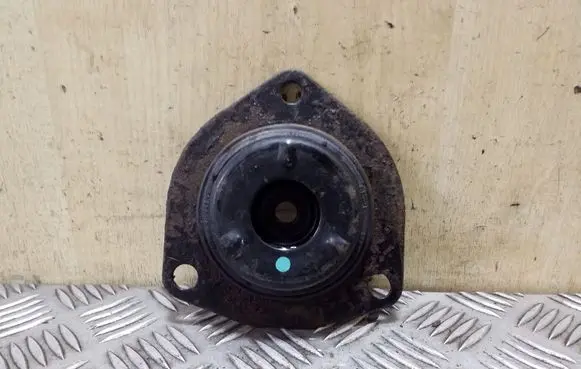 Nissan X-Trail T30 Front shock absorber mounting bracket 