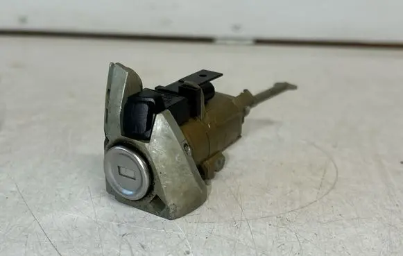 Mercedes-Benz C W203 Front door lock (next to the handle) 5WK49022