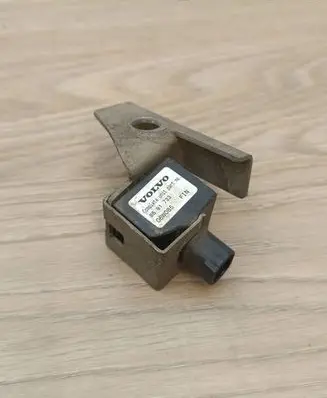 Volvo XC70 Airbag deployment crash/impact sensor 8691733 06W085