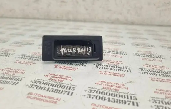 Volkswagen Touran II Number plate light 3AF943021A