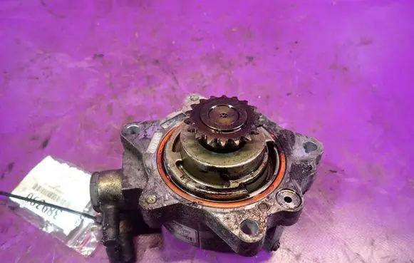 Nissan X-Trail T30 Vacuum pump 