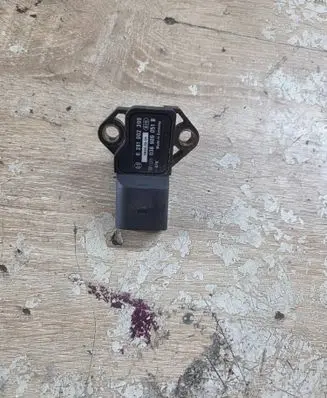 Volkswagen Golf V Air pressure sensor 038906051B 0281002399 08063AG9