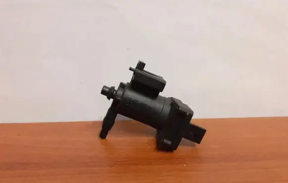 Mercedes-Benz C W203 Turbo solenoid valve A2038000178 4683