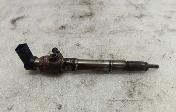 Volkswagen Golf VI Fuel injector 03L130277B
