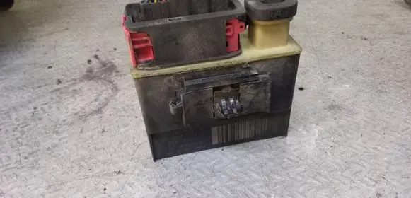 Citroen C5 Coolant fan relay 9652021180