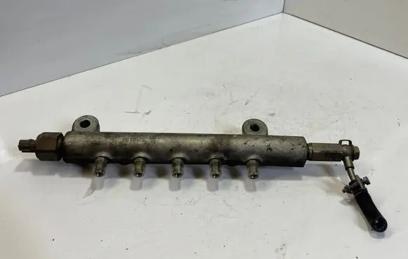 Nissan X-Trail T30 Fuel main line pipe DENSO6100
