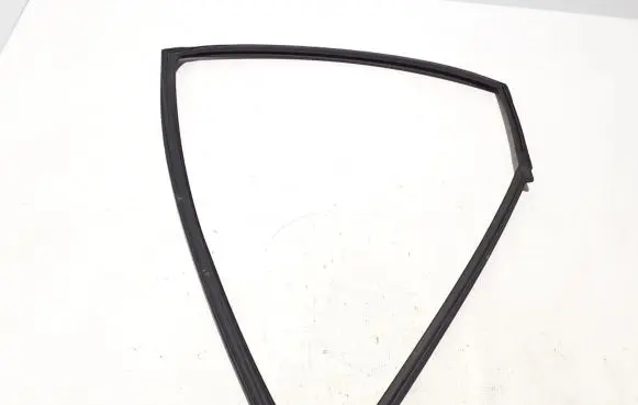 Nissan Pulsar Rubber seal rear door 