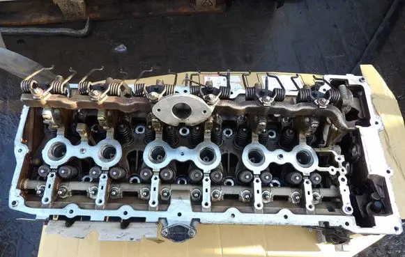 BMW 5 E60 E61 Engine head 7552551