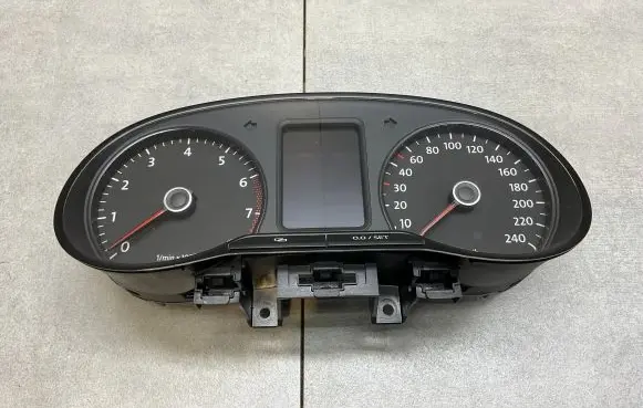 Volkswagen Polo V 6R Speedometer (instrument cluster) 6R0920860J