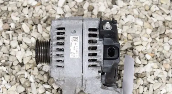 BMW 5 F10 F11 Generator/alternator 7646814 104216982 14V210A