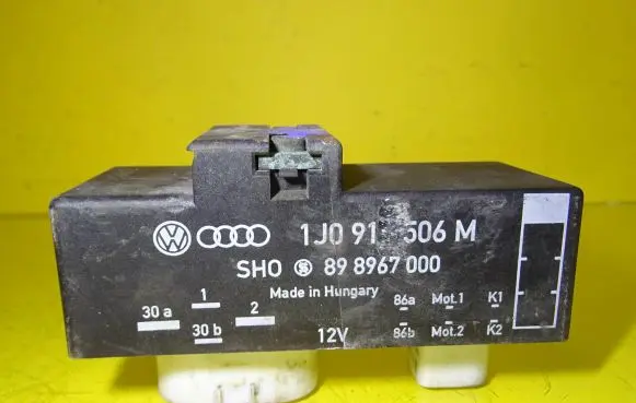 Volkswagen Polo Coolant fan relay 1J0919506M
