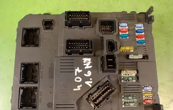 Peugeot 407 Fuse module
