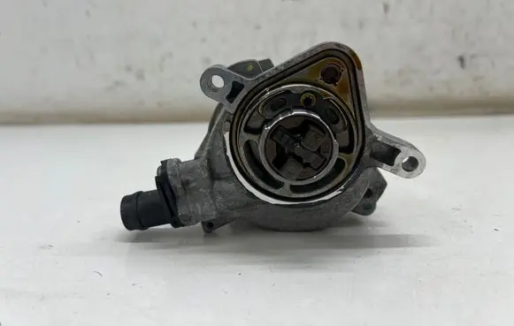 Mercedes-Benz GLA H247 Vacuum pump A2820909800