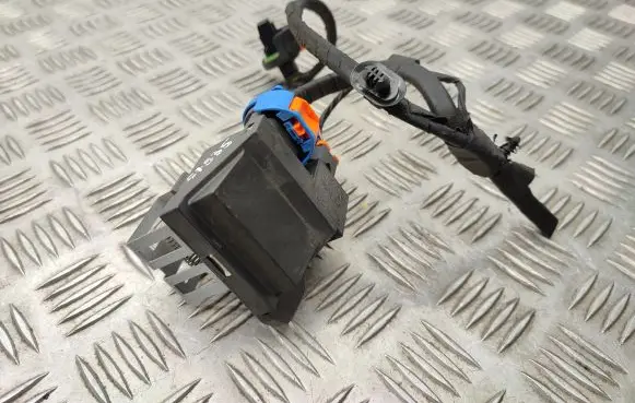 Citroen C3 Coolant fan relay 9827892380