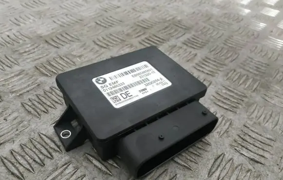 BMW 5 F10 F11 Rear brake EMF control unit/module 6854856