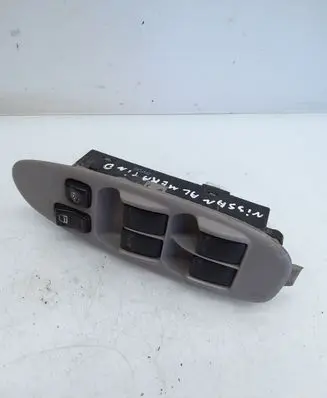 Nissan Almera Tino Electric window control switch