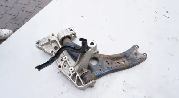 Front lower control arm/wishbone