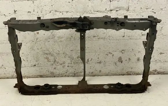 Toyota Avensis T270 Radiator support slam panel