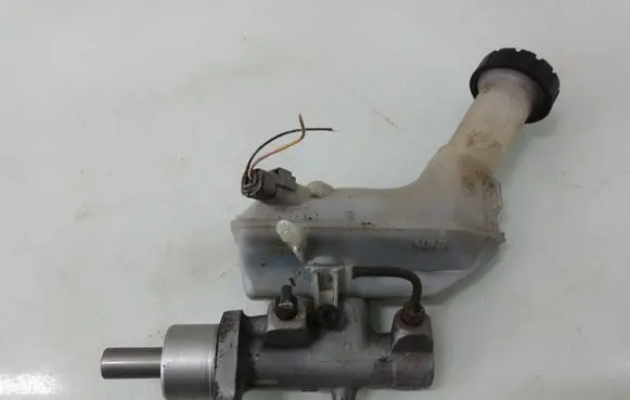 Master brake cylinder
