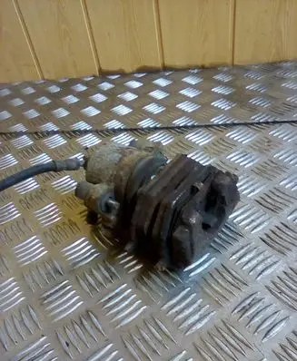 Volkswagen Golf IV Front brake caliper