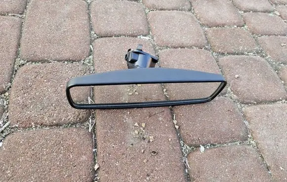 Rear view mirror (interior)