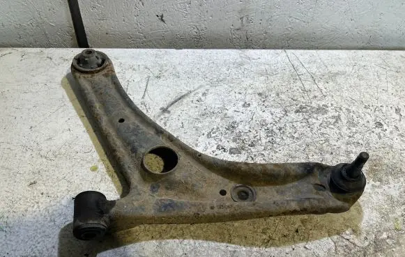 Toyota Yaris Front lower control arm/wishbone