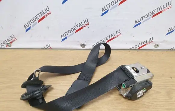 BMW 2 F46 Front seatbelt 7313304 72117313304