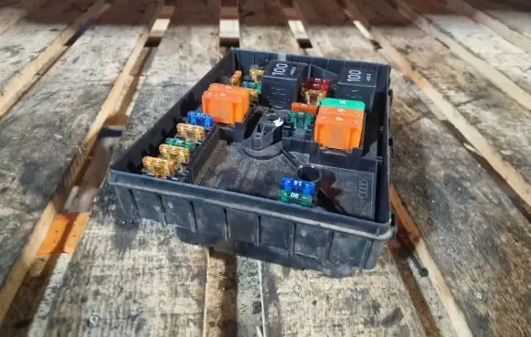 Volkswagen Caddy Fuse module 1K0937125A