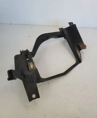 BMW 5 E60 E61 Headlight/headlamp mounting bracket 15873700