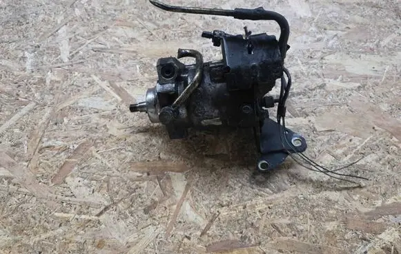Ford Mondeo Mk III Fuel injection high pressure pump 2c1q9b395ab