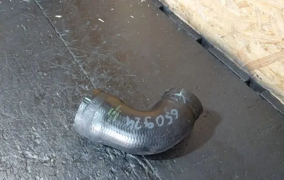 BMW 5 E39 Intercooler hose/pipe 7786530B 11617786530B