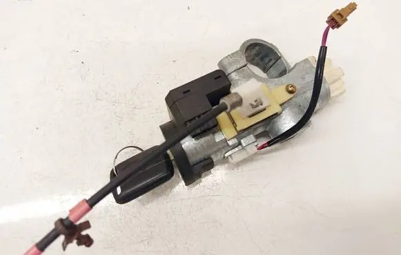 Nissan X-Trail T30 Ignition lock 28590C9902