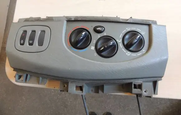 Opel Vivaro Climate control unit 8200004603