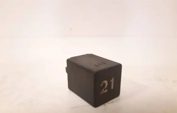 Volkswagen PASSAT B3 Other relay 111953227D J5902J945B