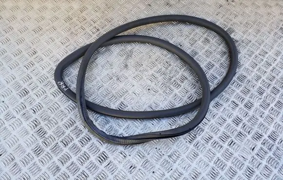 Volkswagen Polo IV 9N3 Front door rubber seal 6Q4867911K 6Q4867912K