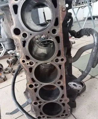 Volkswagen Crafter Engine block 076103021