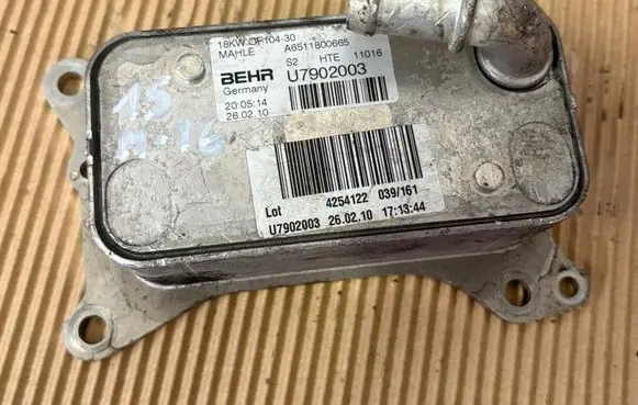 Mercedes-Benz Sprinter W906 Engine oil radiator A6511800665 U7902003 4254122