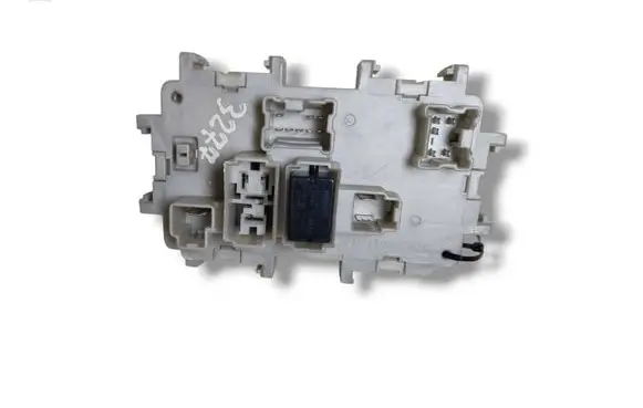 Nissan Navara Fuse module 1052918 J0418