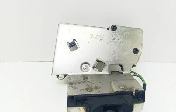 Ford Mondeo Mk III Tailgate/trunk/boot lock/catch/latch 3S7143102AA
