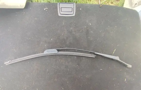 Volkswagen PASSAT B5.5 Front wiper blade arm 3B1955409